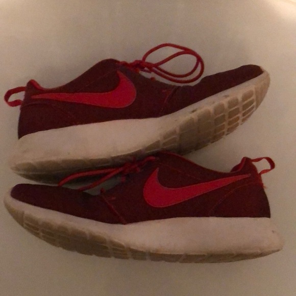 Nike Roshe - Picture 1 of 3